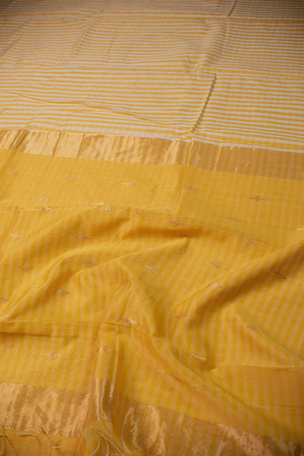 Yellow Checks Maheshwari Silk Cotton saree - Image 3