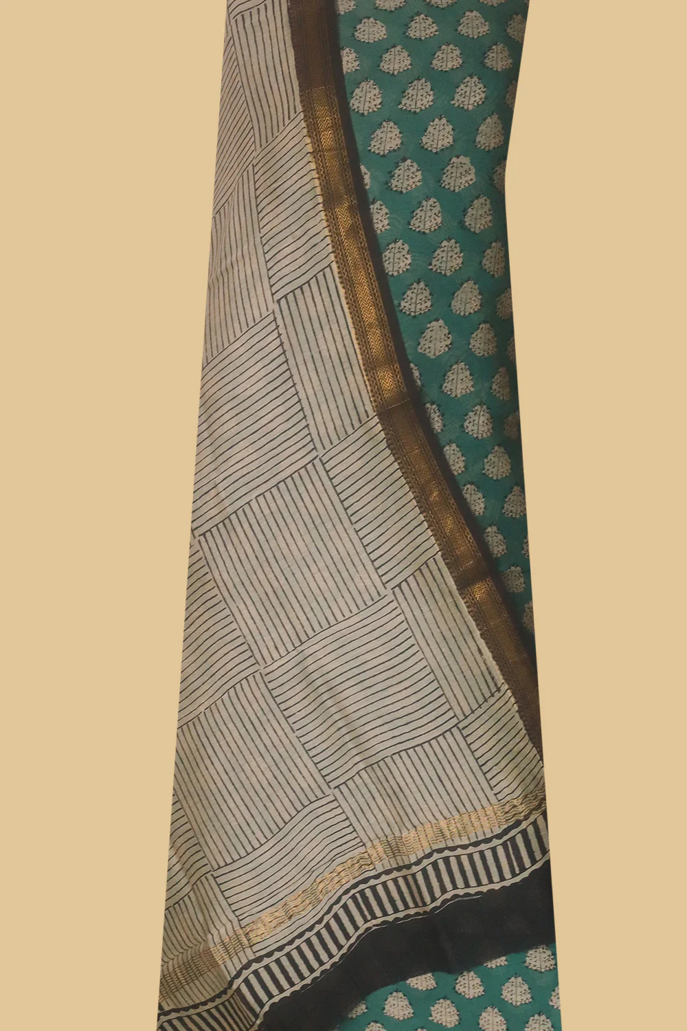 Buttas on Green Maheshwari Silk Cotton Suit - Image 2