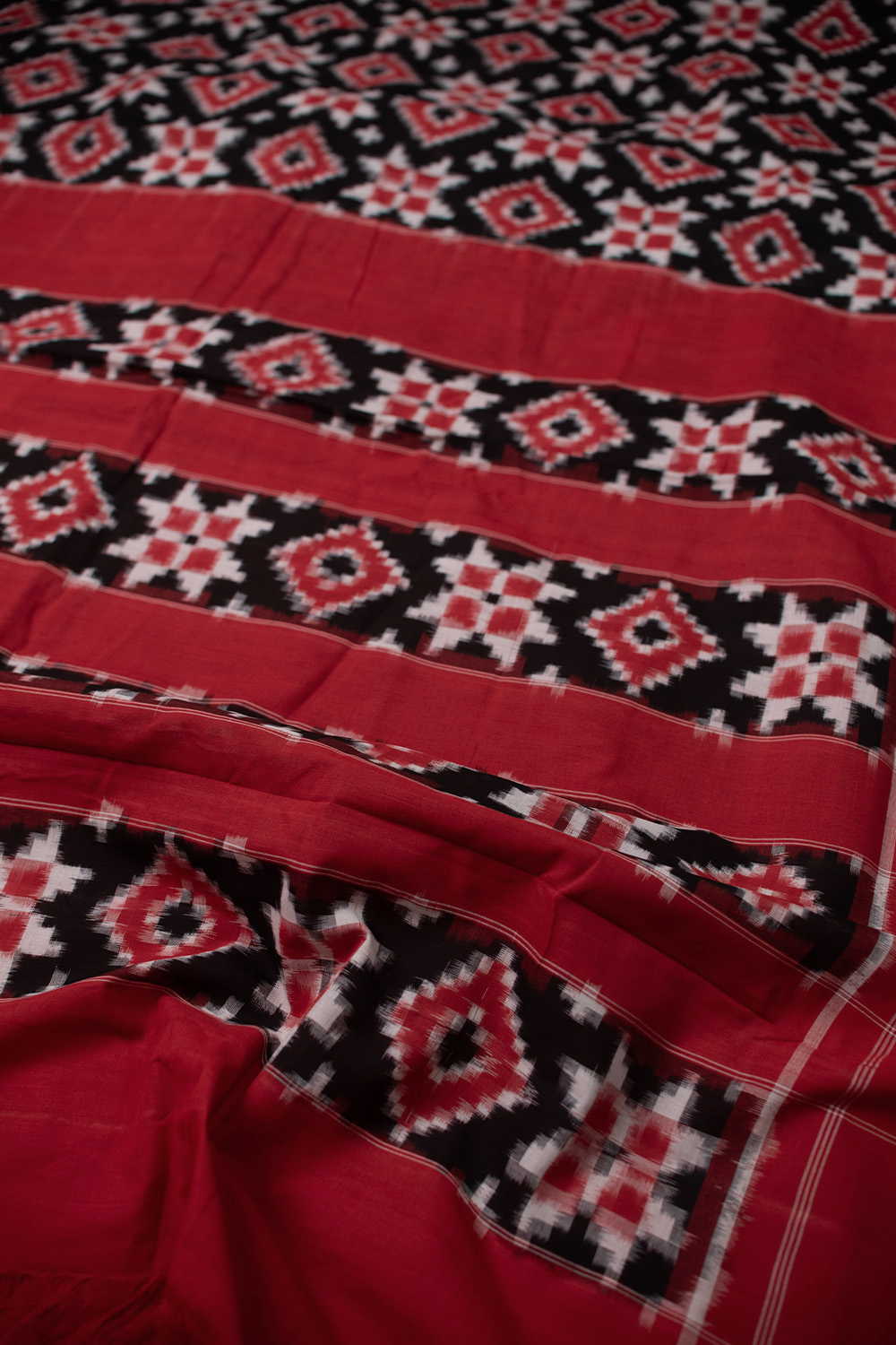 Maroon Pattern on Black Telia Rumal Cotton Saree - Image 3
