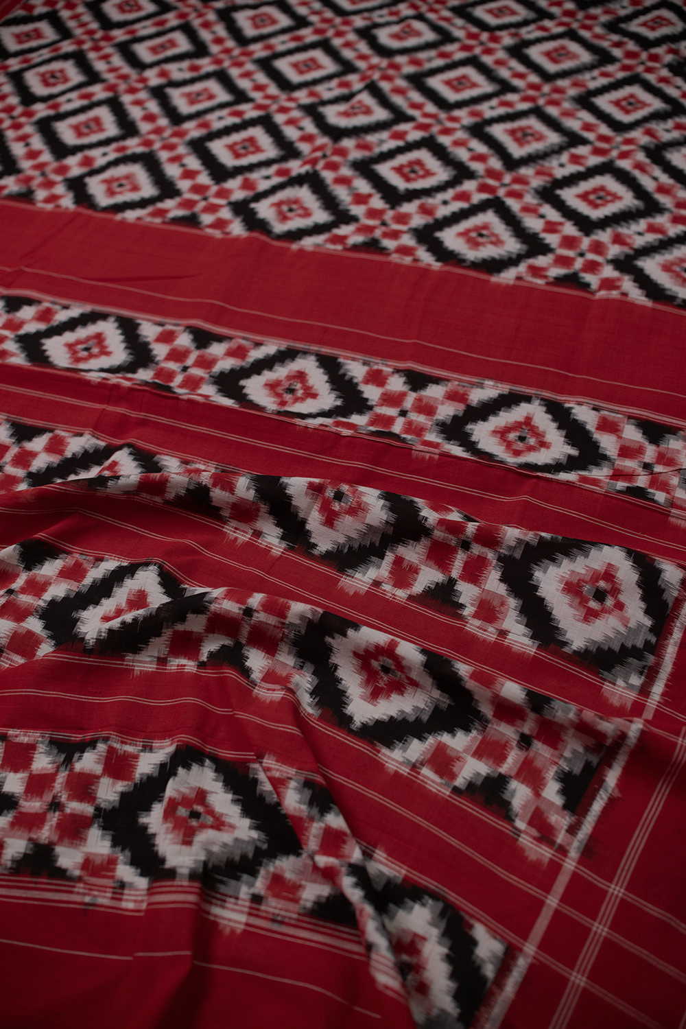 Geometric Patterns Telia Rumal Cotton Saree - Image 3