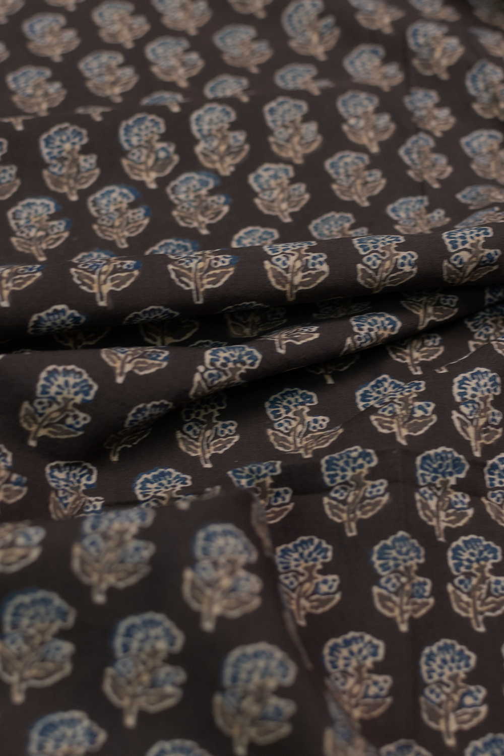 Butta Floral on Grey Ajrak Cotton Fabric - 0.5m - Image 3