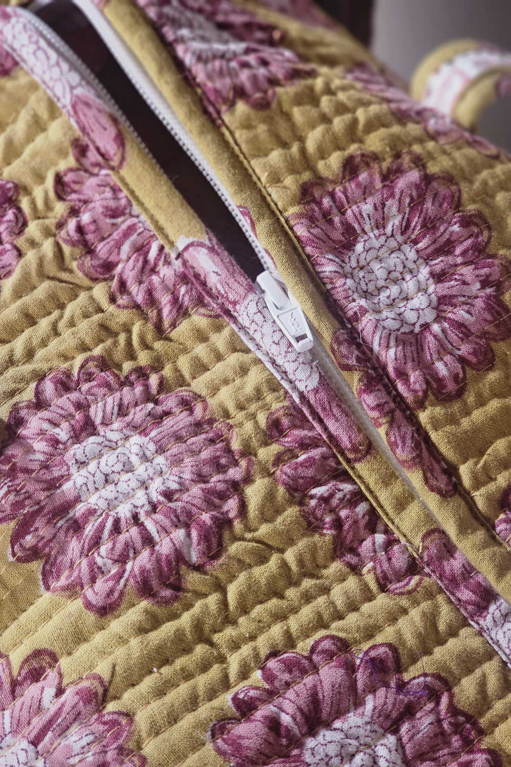 Floral Escape Sangneri Duffle Bag - Image 4